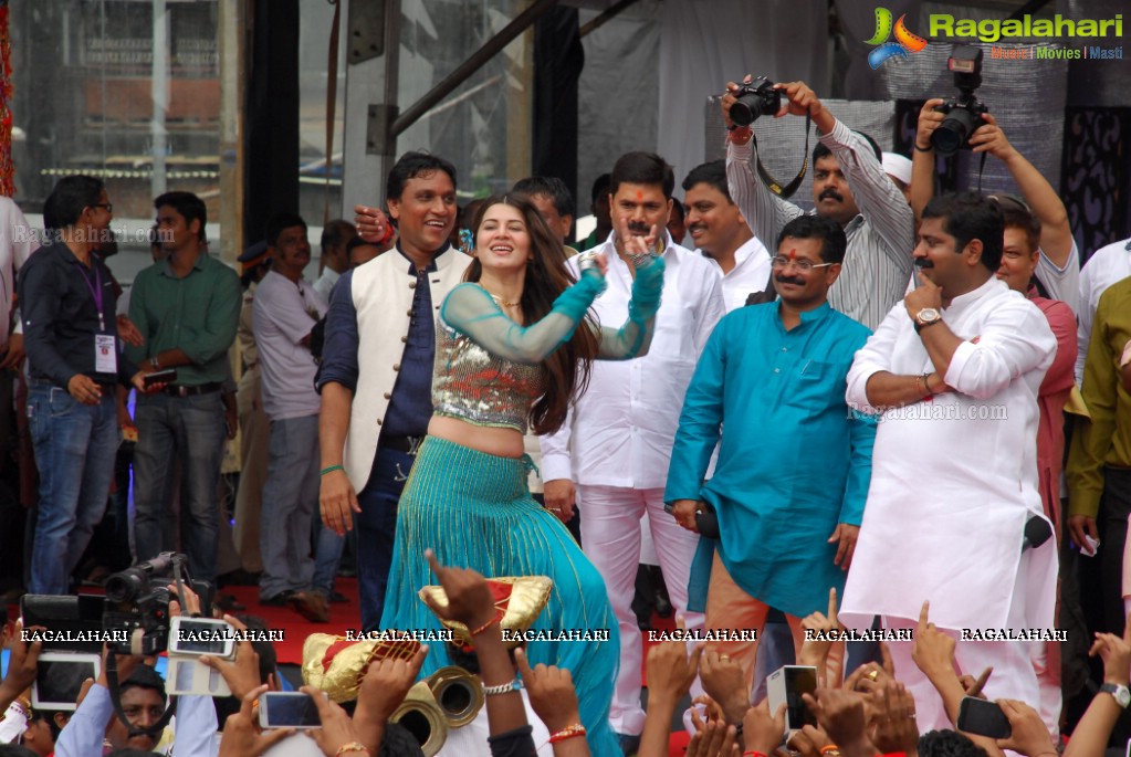 Bolly Celebs at Dahi Handi 2014 Celebrations of MNS leader Ram Kadam