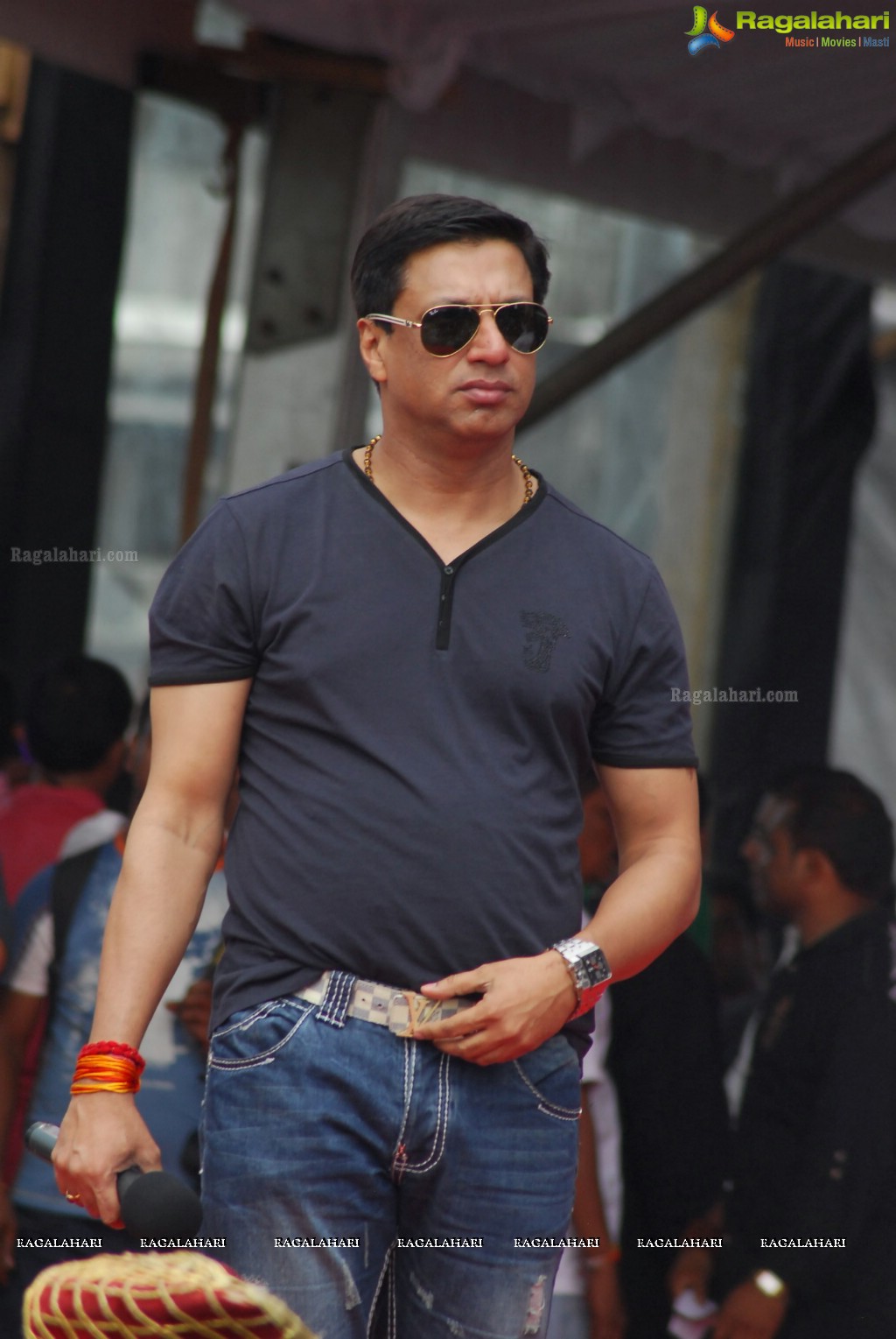 Bolly Celebs at Dahi Handi 2014 Celebrations of MNS leader Ram Kadam