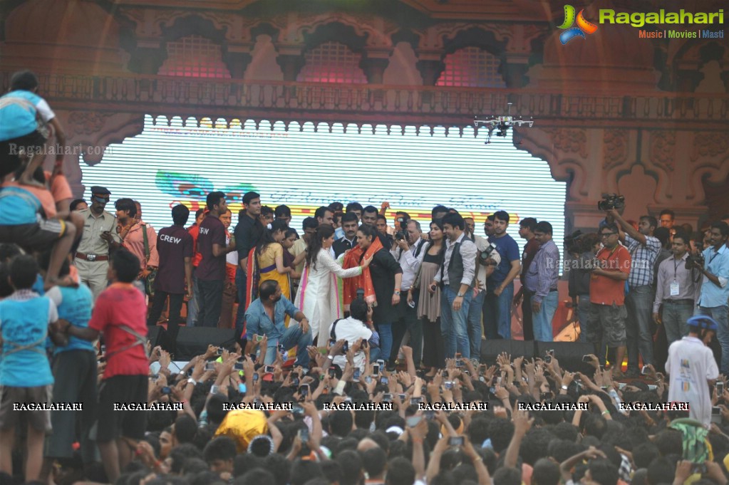 Madhuri, Rani, Ajay Devgn at Shri Sankalp Prathishthan's Dahi Handi Celebrations
