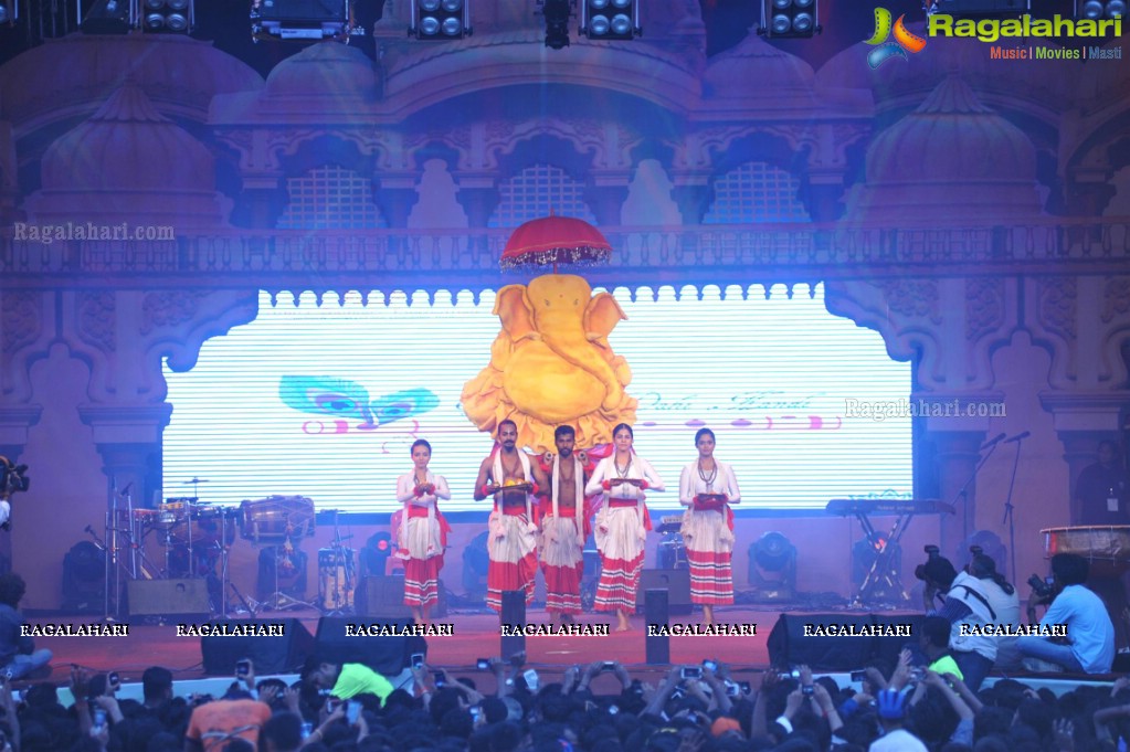 Madhuri, Rani, Ajay Devgn at Shri Sankalp Prathishthan's Dahi Handi Celebrations