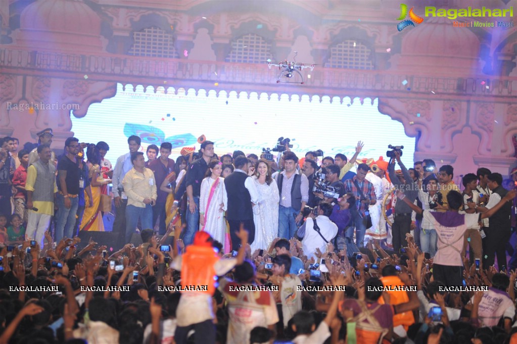 Madhuri, Rani, Ajay Devgn at Shri Sankalp Prathishthan's Dahi Handi Celebrations