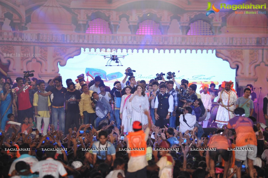 Madhuri, Rani, Ajay Devgn at Shri Sankalp Prathishthan's Dahi Handi Celebrations