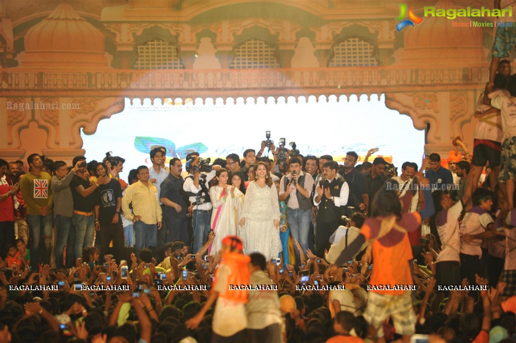 Madhuri, Rani, Ajay Devgn at Shri Sankalp Prathishthan's Dahi Handi Celebrations