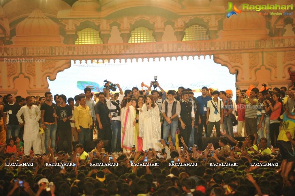 Madhuri, Rani, Ajay Devgn at Shri Sankalp Prathishthan's Dahi Handi Celebrations