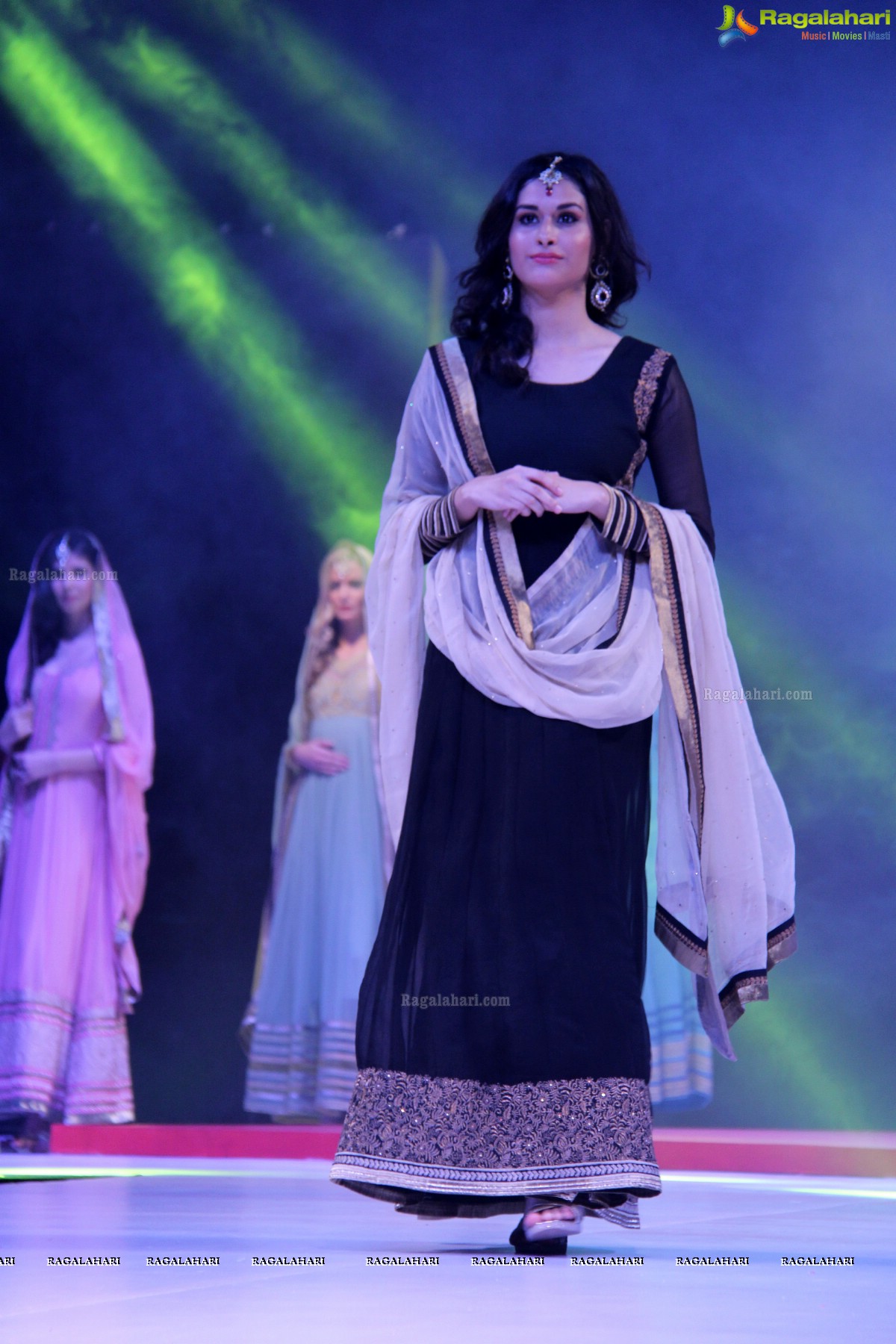 Surat Dreams - Fashion Thrills Fashion Show at HICC, Novotel, Hyderabad