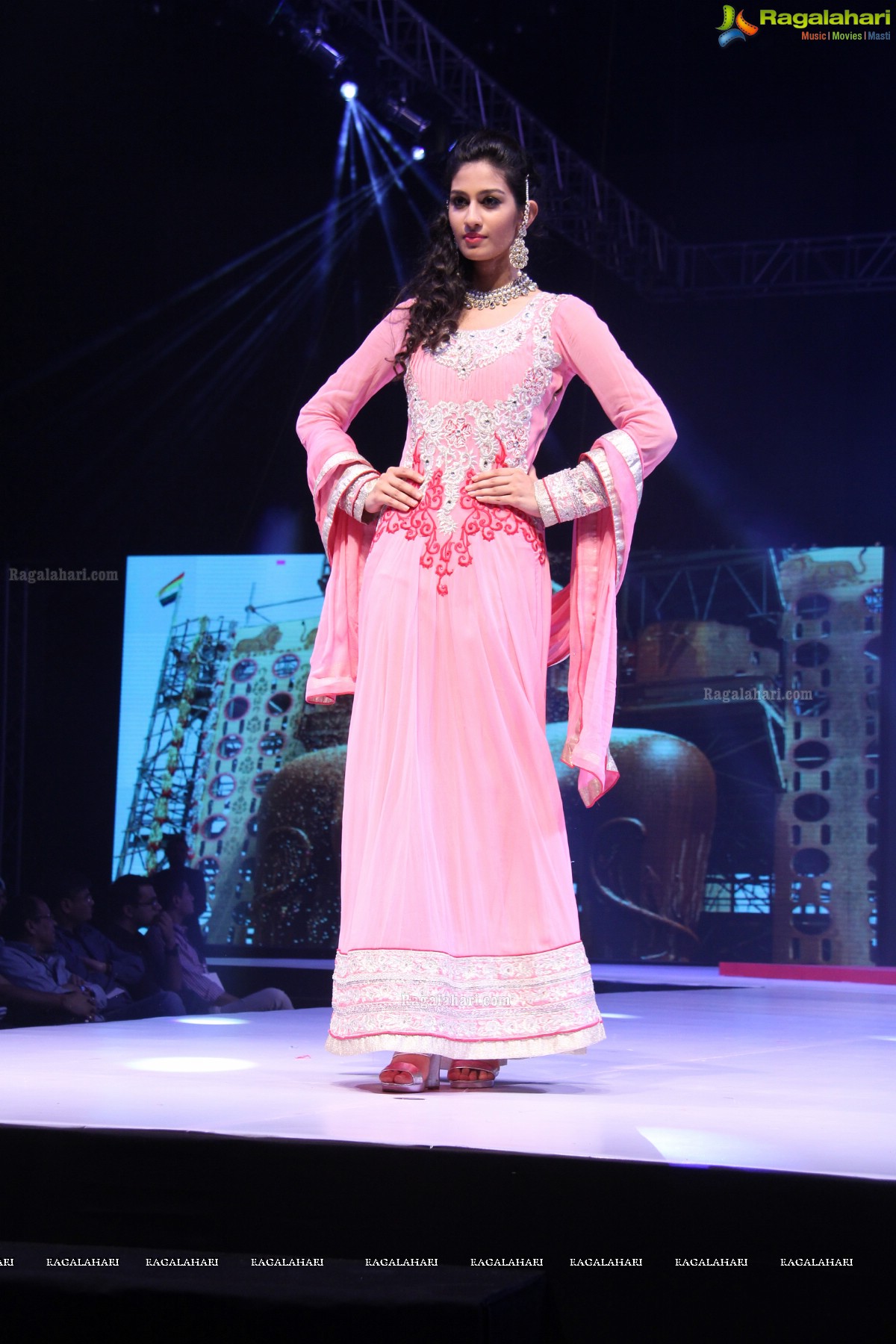 Surat Dreams - Fashion Thrills Fashion Show at HICC, Novotel, Hyderabad