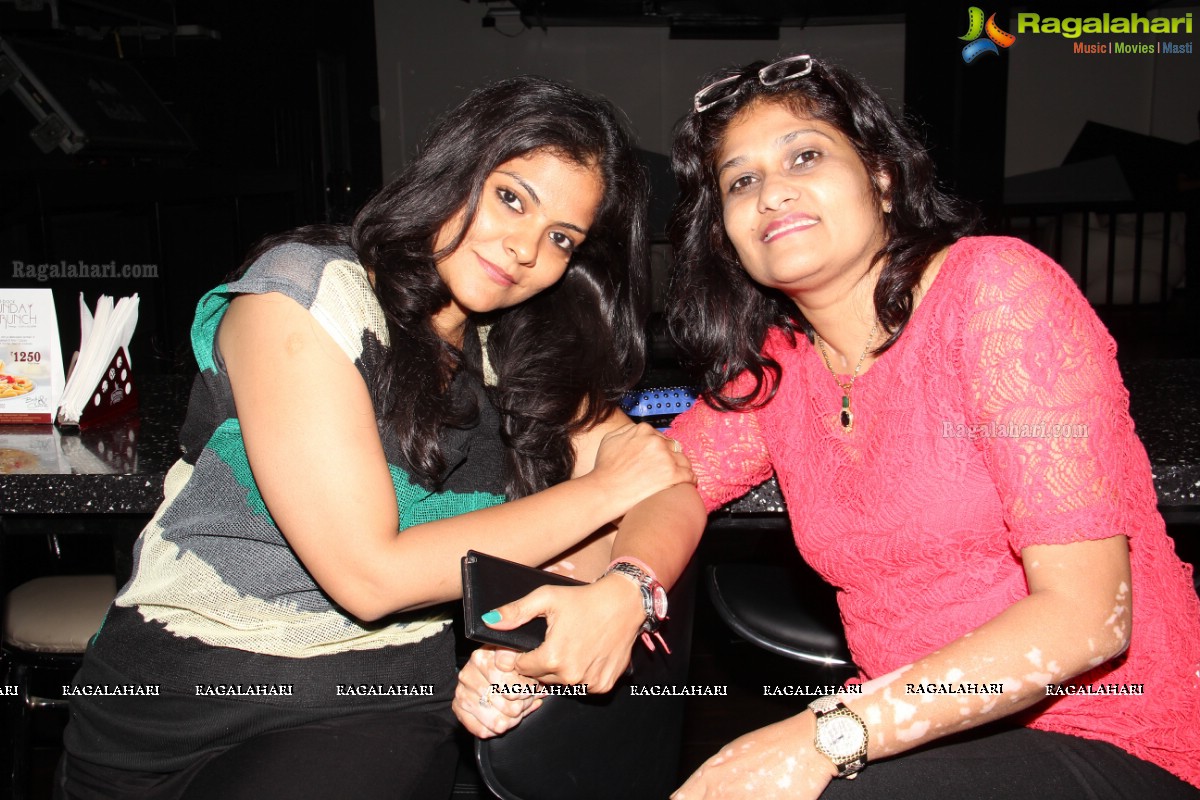 Friendz Forever Party by Simran Solaki at B&C, Hyderabad (Aug. 6, 2014)