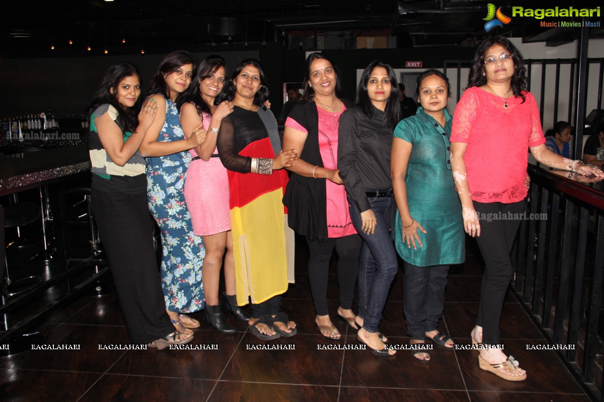 Friendz Forever Party by Simran Solaki at B&C, Hyderabad (Aug. 6, 2014)