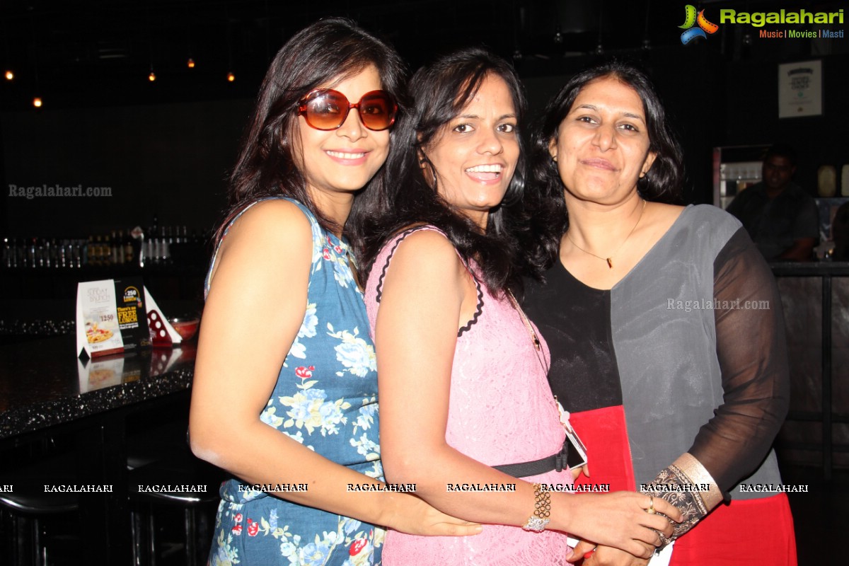 Friendz Forever Party by Simran Solaki at B&C, Hyderabad (Aug. 6, 2014)