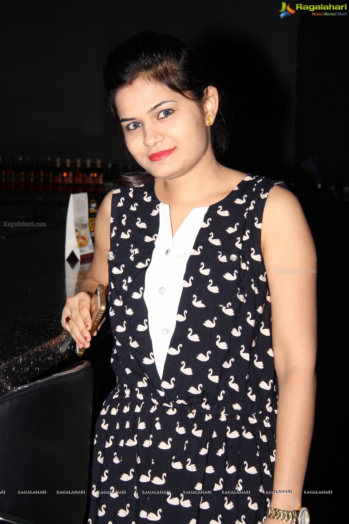 Friendz Forever Party by Simran Solaki at B&C, Hyderabad (Aug. 6, 2014)