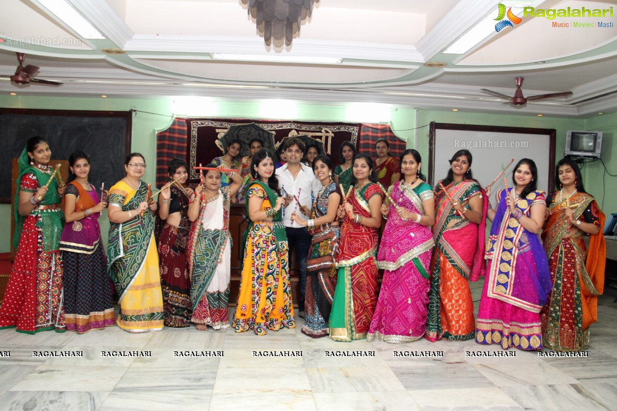 Garba and Dandiya Workshop by Rhythm Events