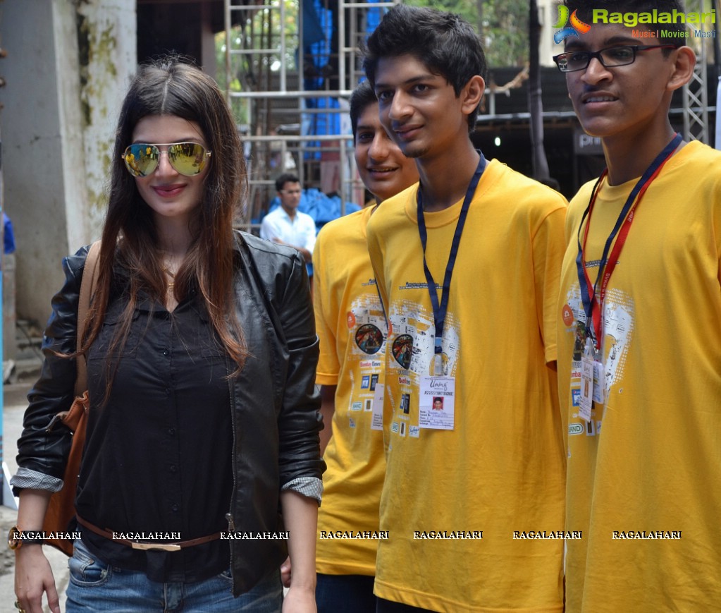 Kainaat Arora inaugurated Umang College Festival 2014, Mumbai