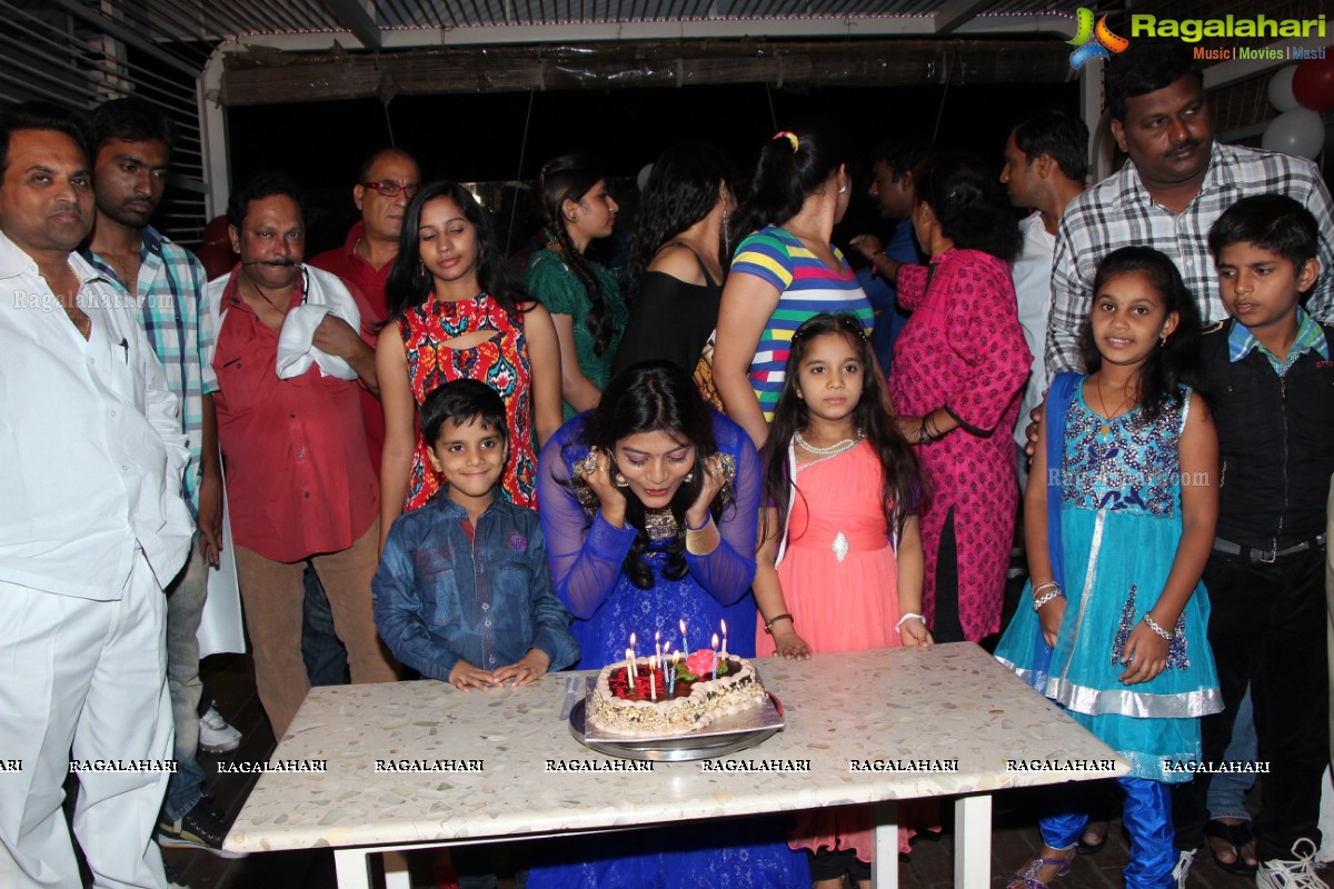 Heroine Soumya Birthday Bash 2014 at Spoil Pub