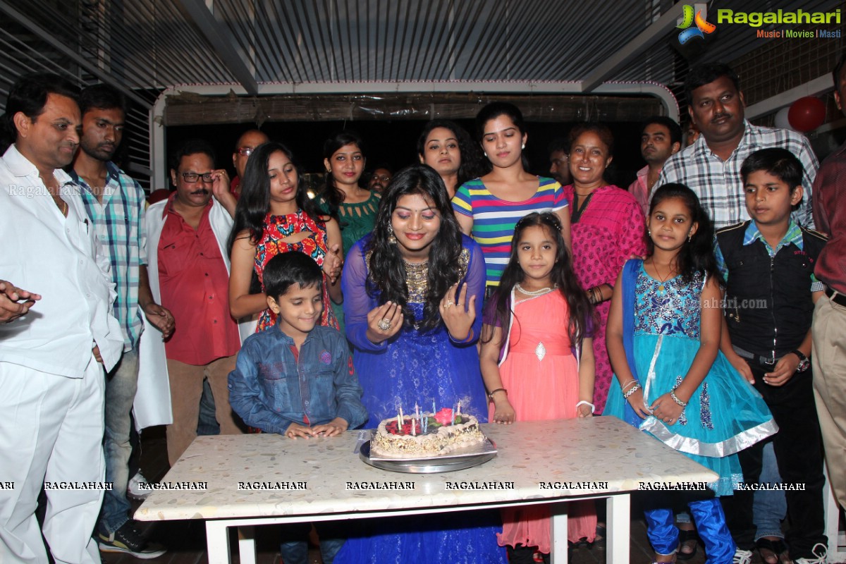 Heroine Soumya Birthday Bash 2014 at Spoil Pub