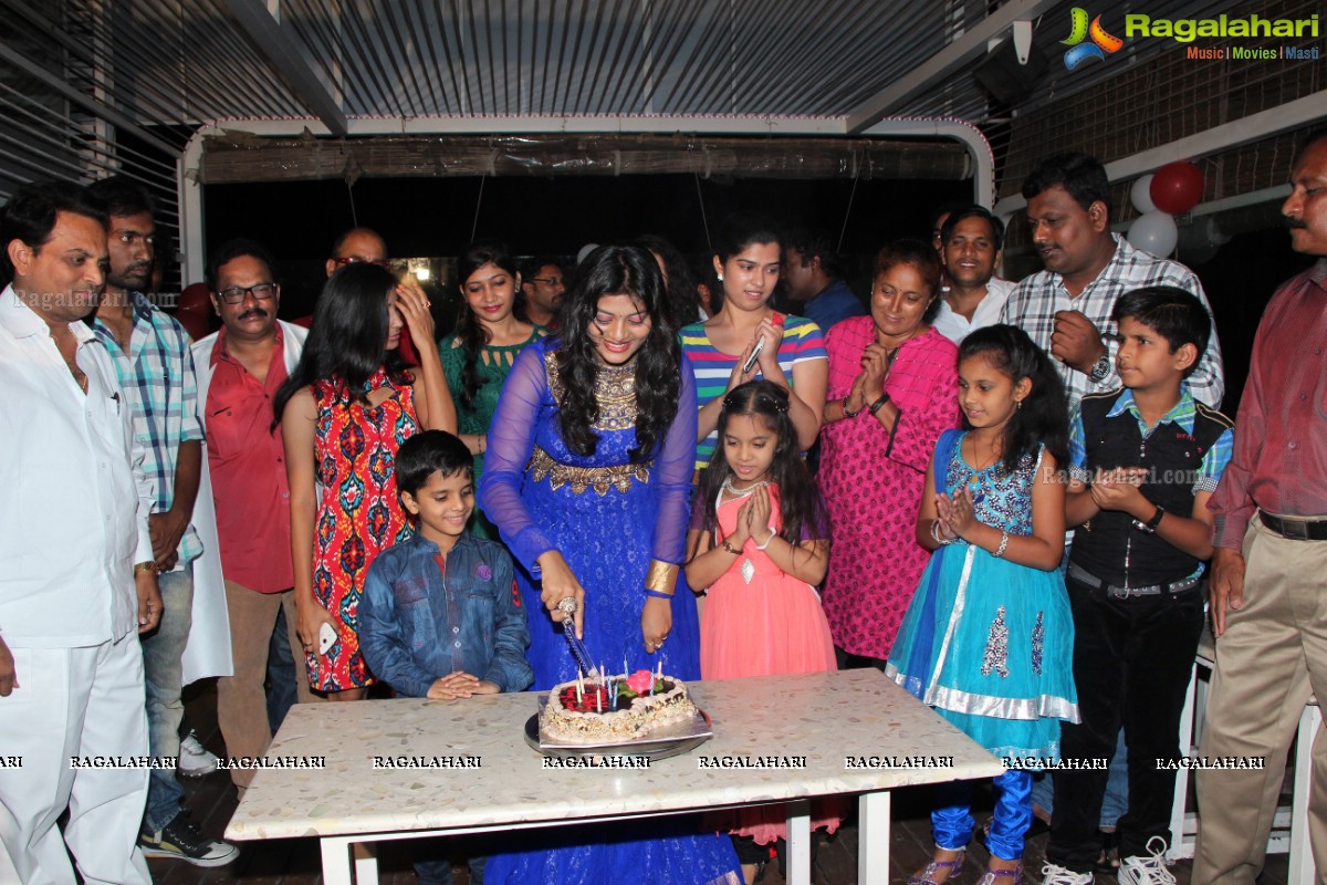 Heroine Soumya Birthday Bash 2014 at Spoil Pub