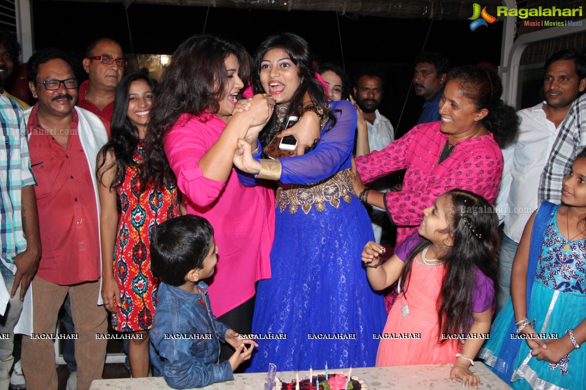 Heroine Soumya Birthday Bash 2014 at Spoil Pub