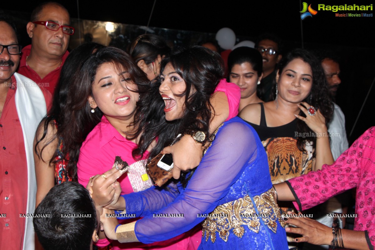 Heroine Soumya Birthday Bash 2014 at Spoil Pub