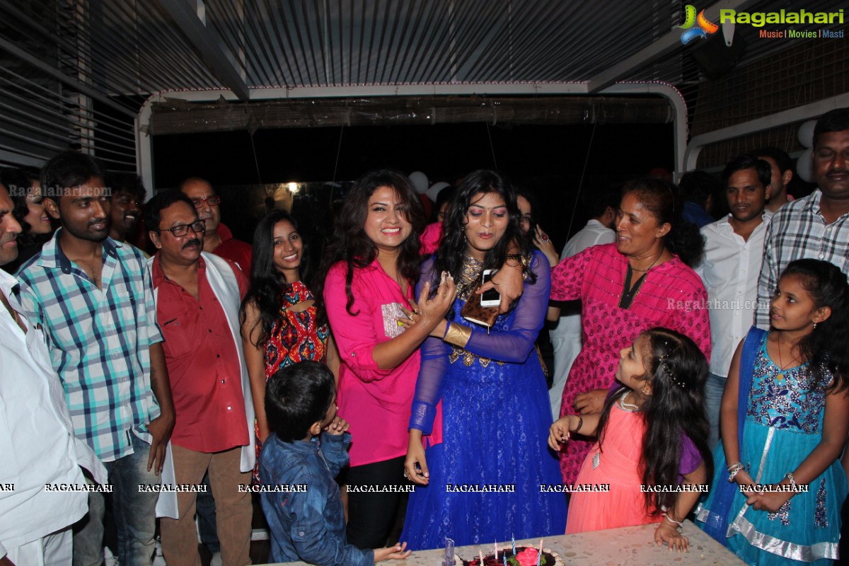 Heroine Soumya Birthday Bash 2014 at Spoil Pub