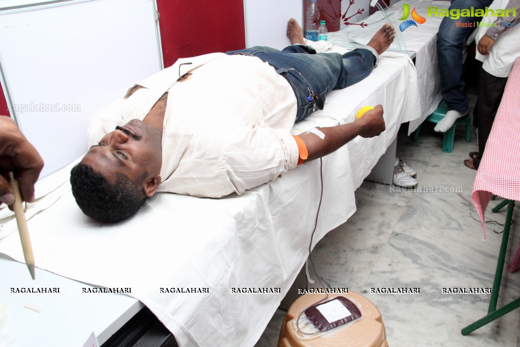 'Incredible India' staff donates blood