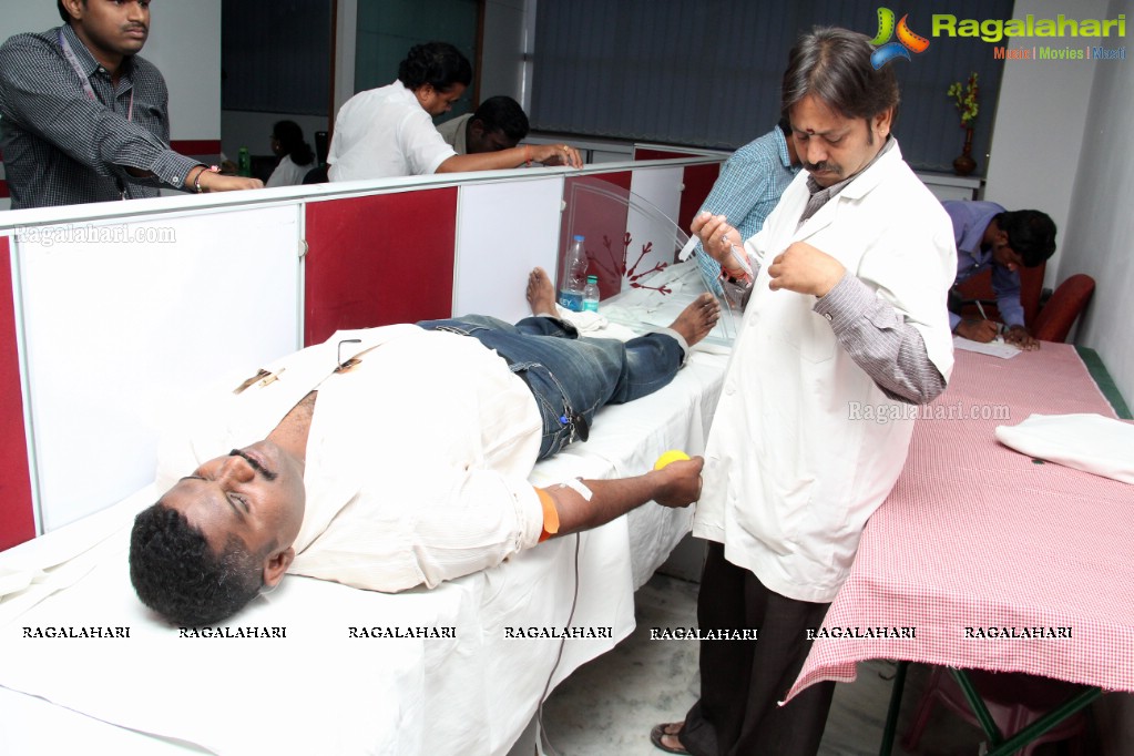 'Incredible India' staff donates blood