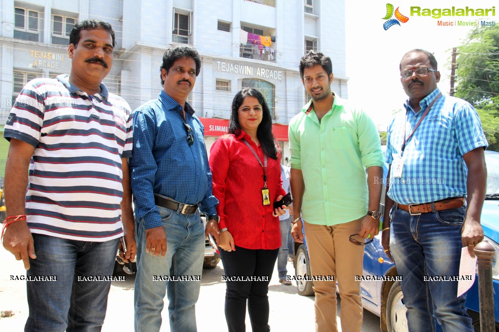 'Incredible India' staff donates blood