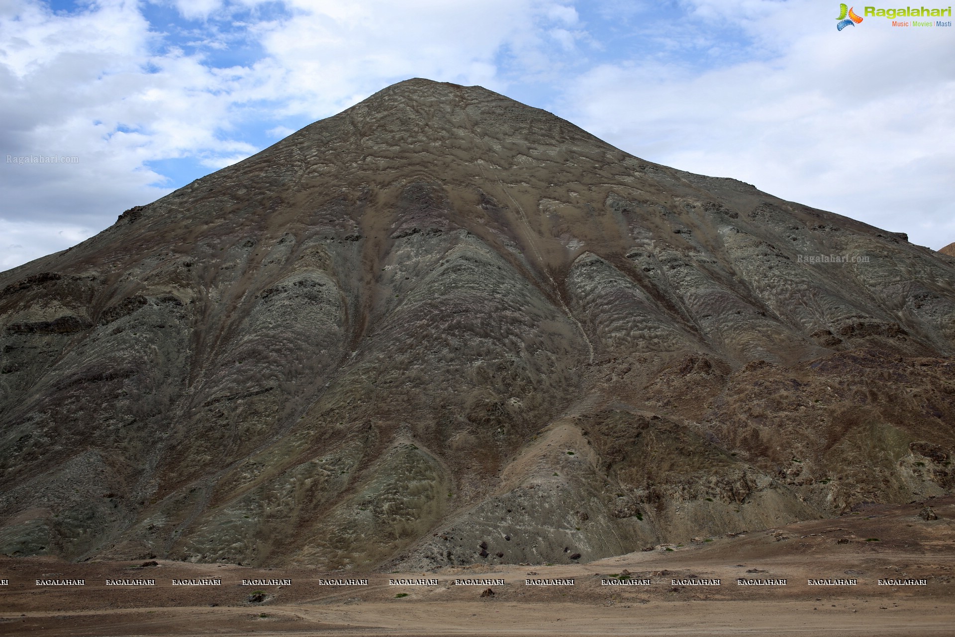 Magnetic Hill, Leh High Definition Photos