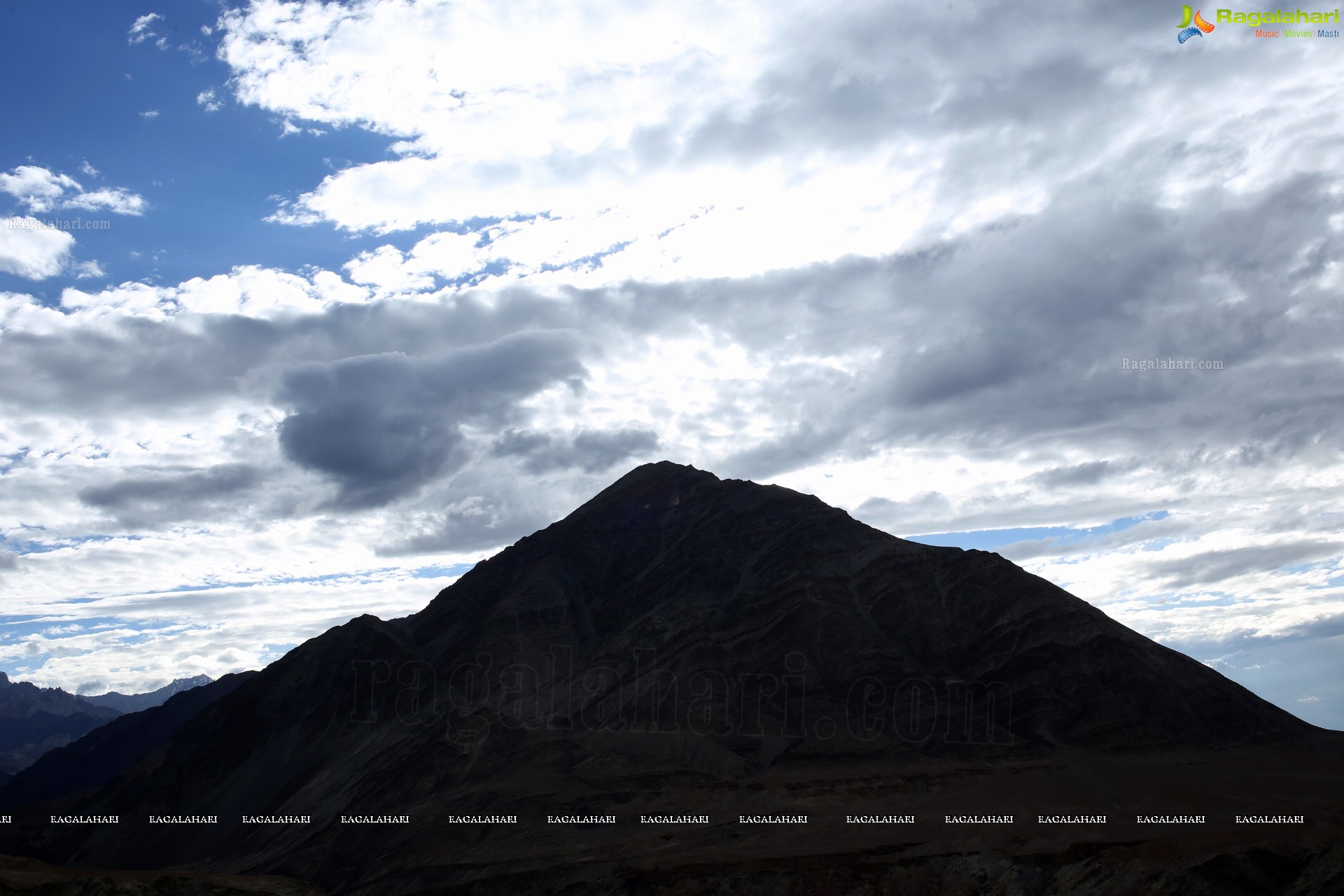 Magnetic Hill, Leh High Definition Photos