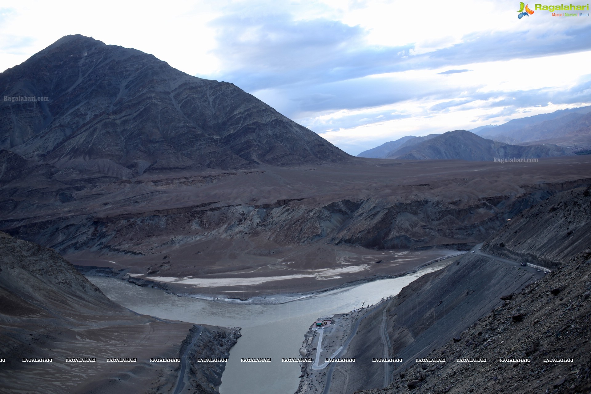 Magnetic Hill, Leh High Definition Photos