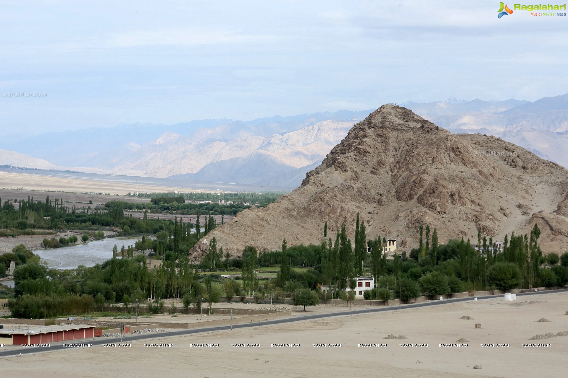 Magnetic Hill, Leh High Definition Photos