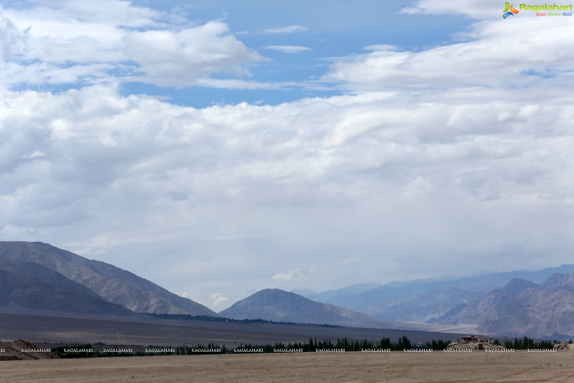 Magnetic Hill, Leh High Definition Photos