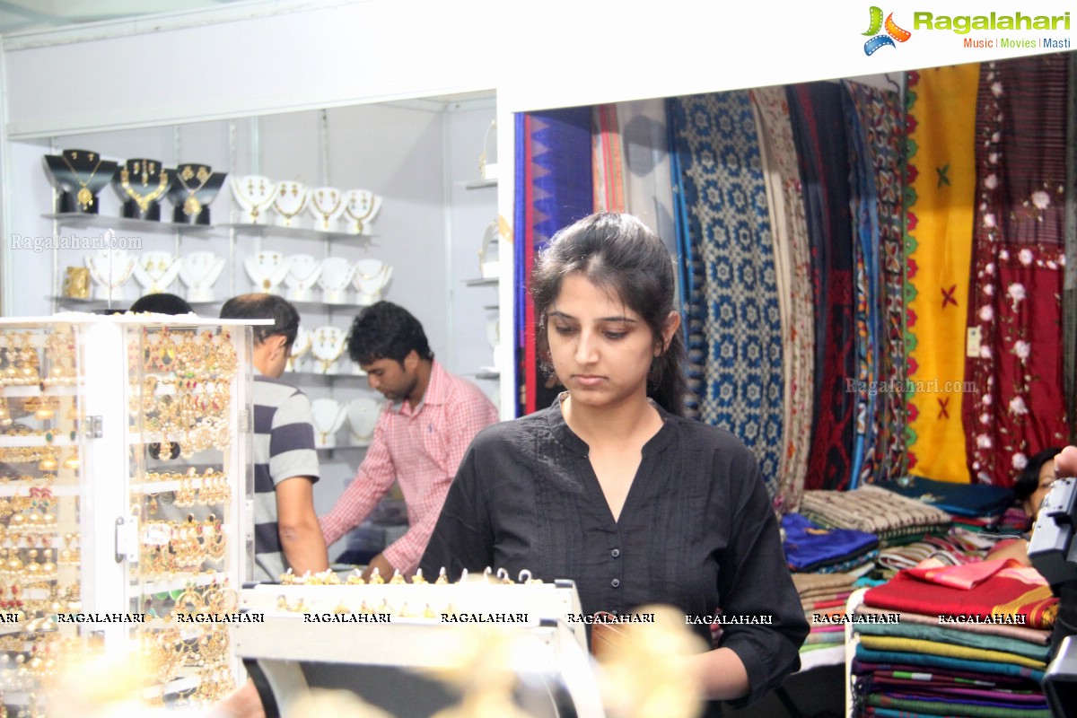 National Silk Expo 2014 at Sri Satya Sai Nigamagamam