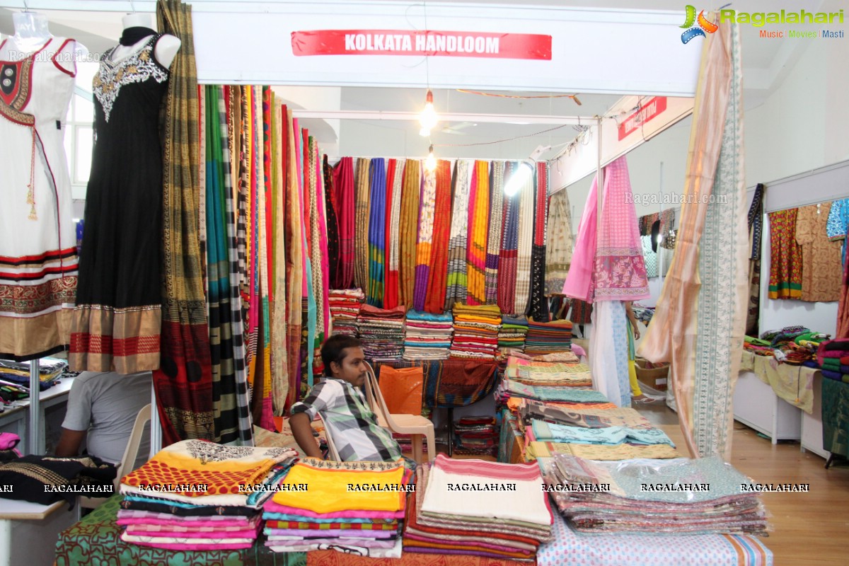 Deepu Naidu launches National Silk Expo at State Art Gallery, Hyderabad