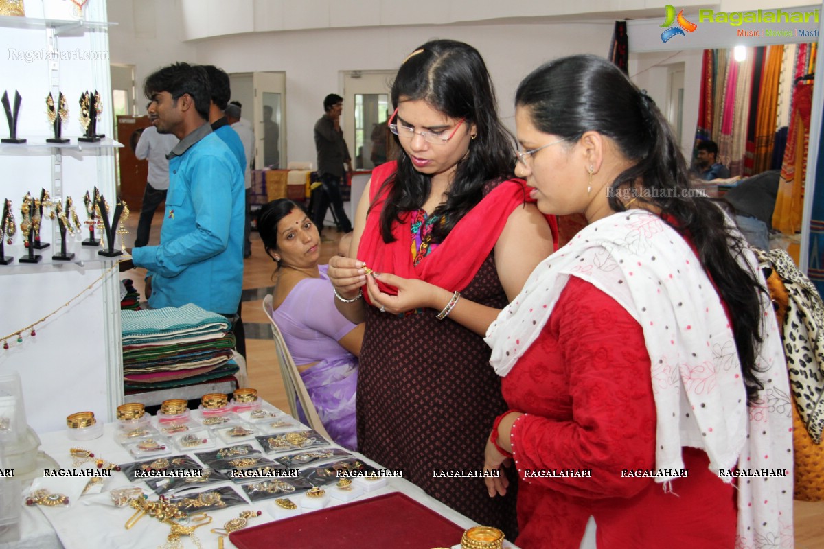 Deepu Naidu launches National Silk Expo at State Art Gallery, Hyderabad