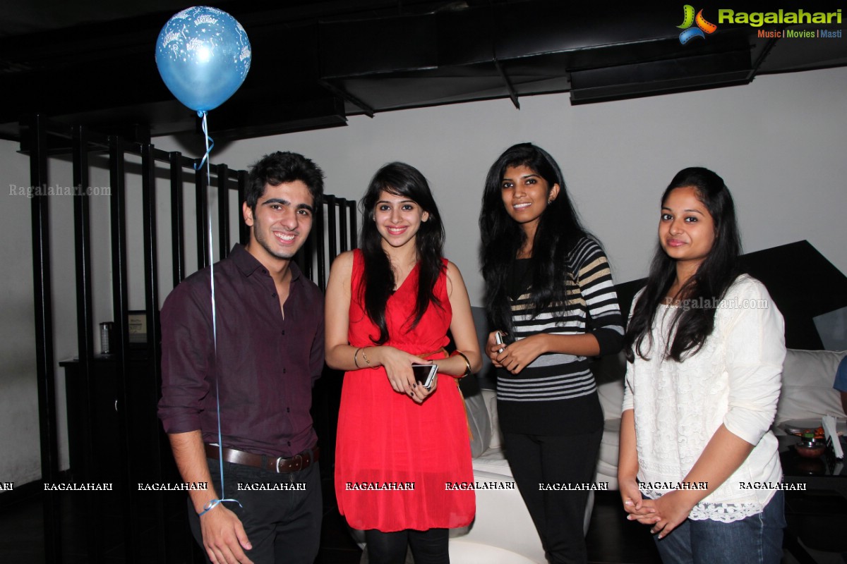 Prithviraj Ramrakhyani's Birthday Bash 2014 at Bottles and Chimney