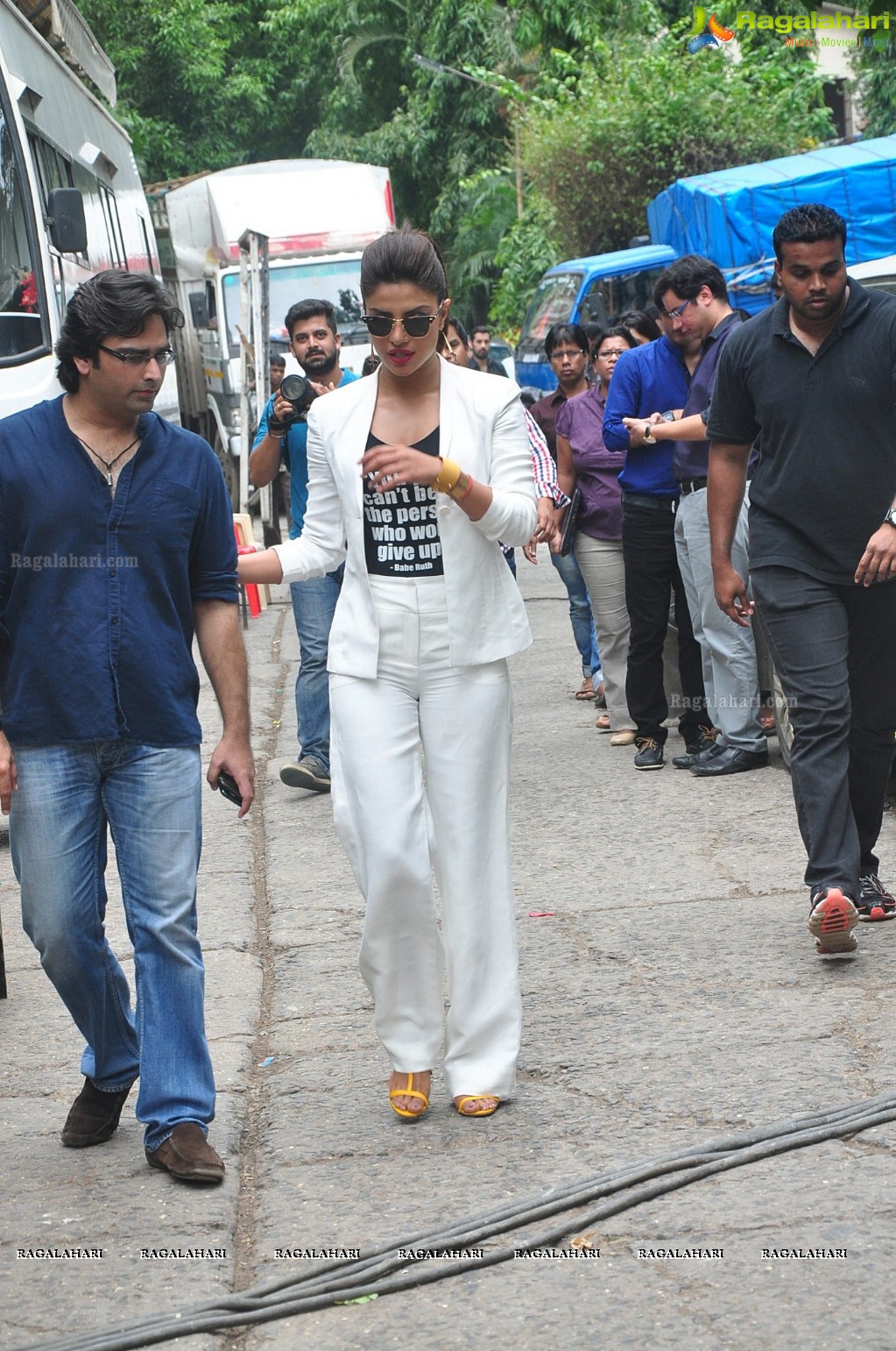 Priyanka Chopra at Mary Kom Promotions on sets of Jhalak Dikhhla Jaa 7