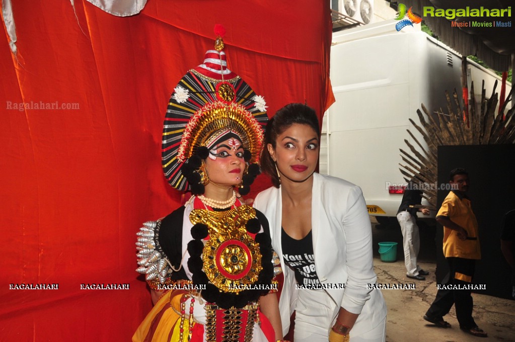 Priyanka Chopra at Mary Kom Promotions on sets of Jhalak Dikhhla Jaa 7