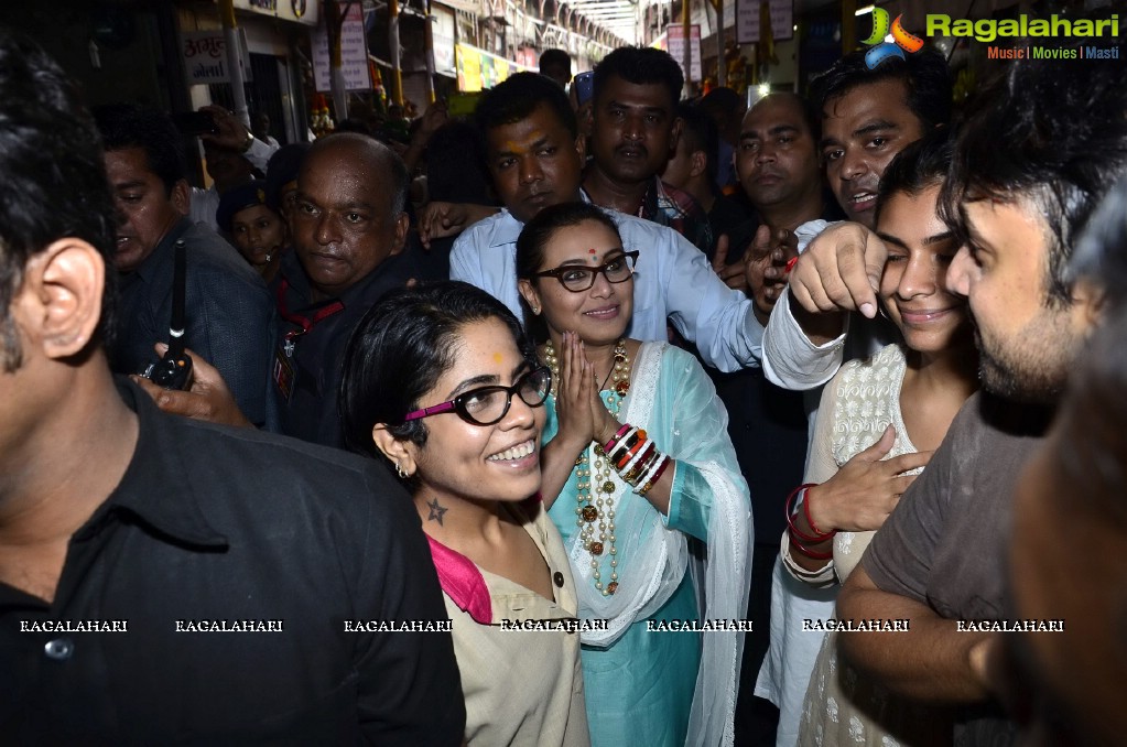 Rani Mukherji at Ganesh Darshan 2014, Mumbai