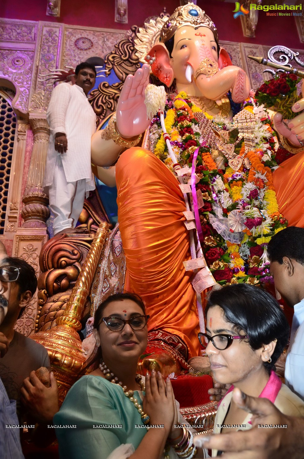 Rani Mukherji at Ganesh Darshan 2014, Mumbai