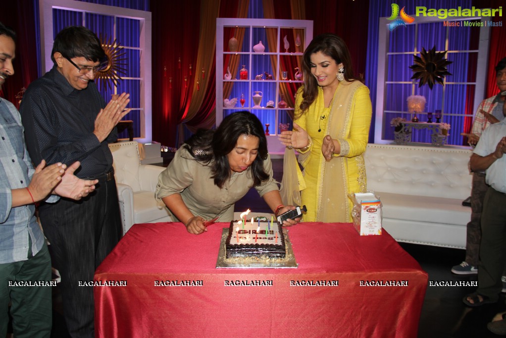 Raveena Tandon on sets of TV show Simply Baatein