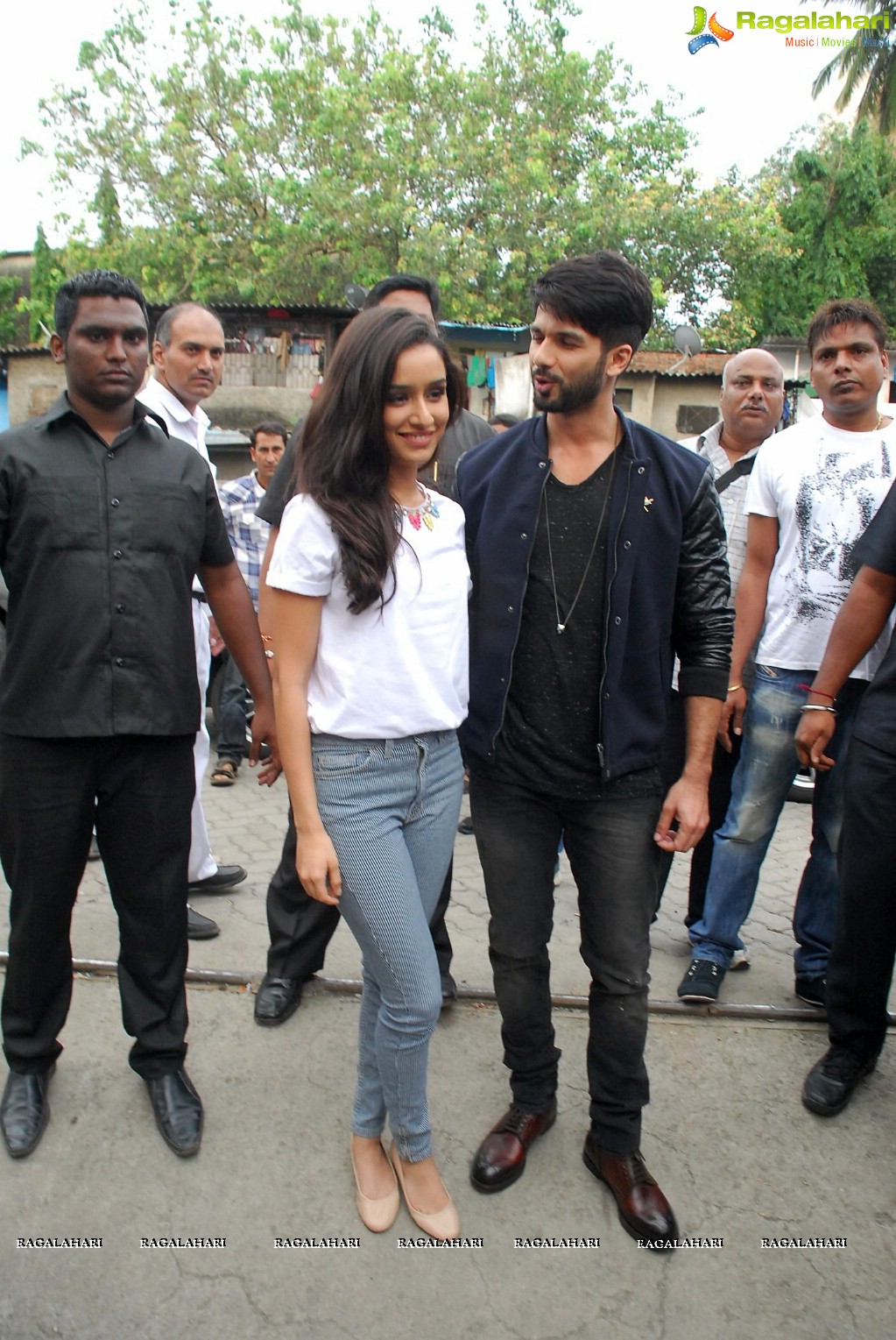 Shahid Kapoor & Shraddha Kapoor at Haider Film Promotions