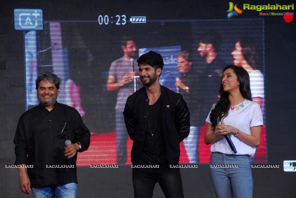 Shahid Kapoor & Shraddha Kapoor at Haider Film Promotions