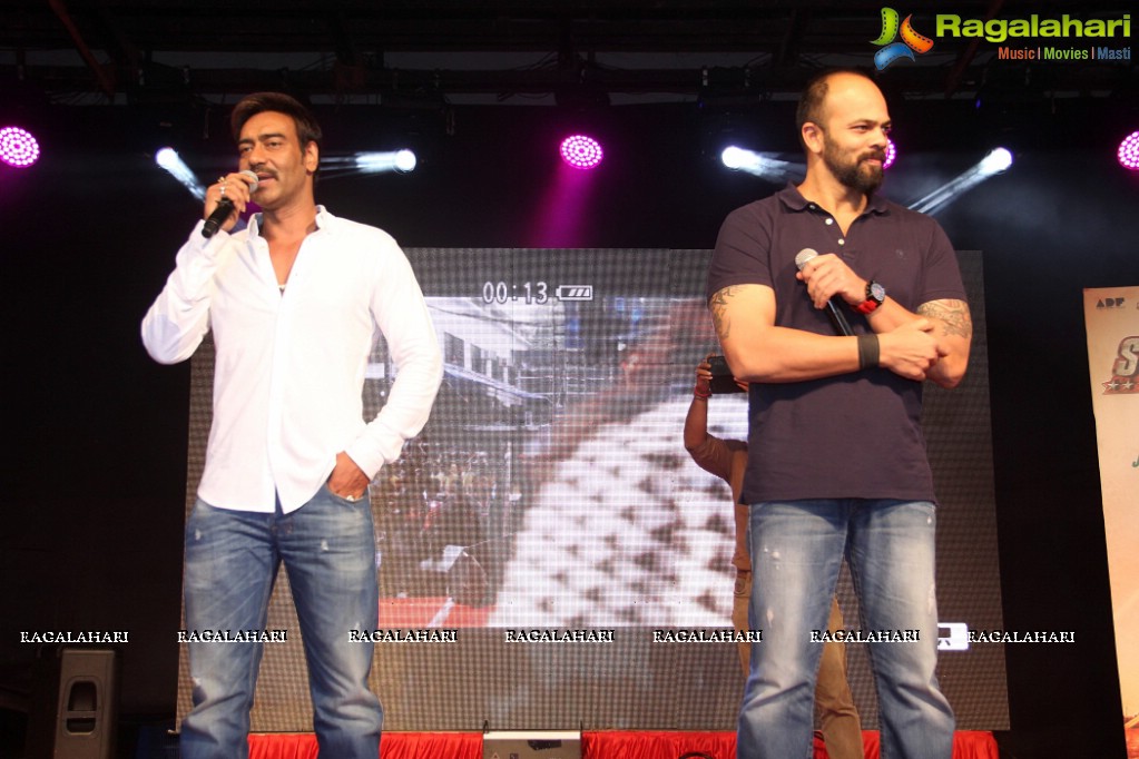 Ajay Devgn and Rohit Shetty promote Singham Returns at Umang College Festival