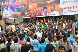 Srimanthudu Hungama at Mallikarjuna Theatre