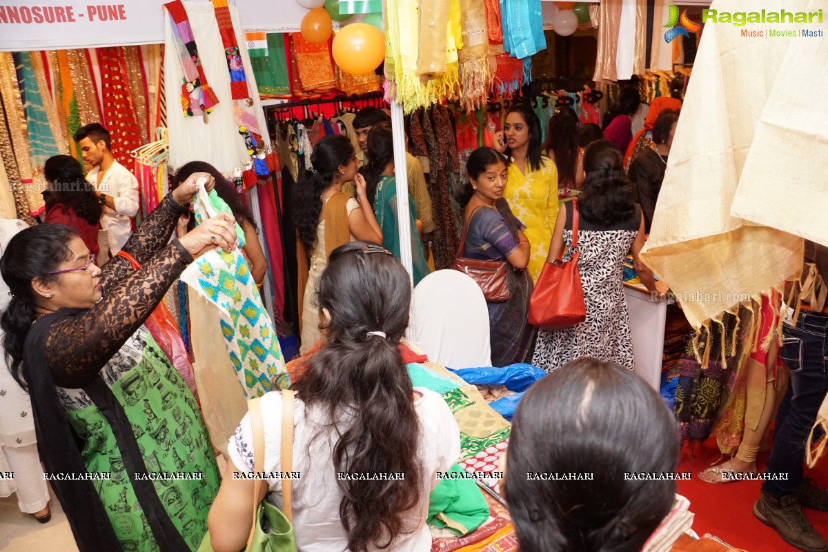 Nandini Rai inaugurates Akritti Elite Exhibition at Taj Krishna, Hyderabad (Aug. 2015)