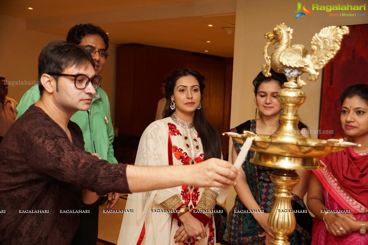 Nandini Rai inaugurates Akritti Elite Exhibition at Taj Krishna, Hyderabad (Aug. 2015)