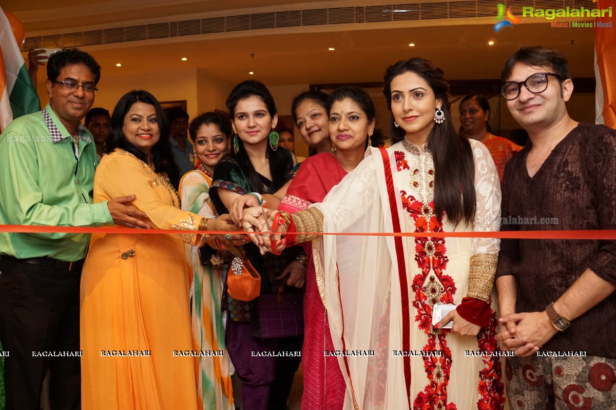 Nandini Rai inaugurates Akritti Elite Exhibition at Taj Krishna, Hyderabad (Aug. 2015)