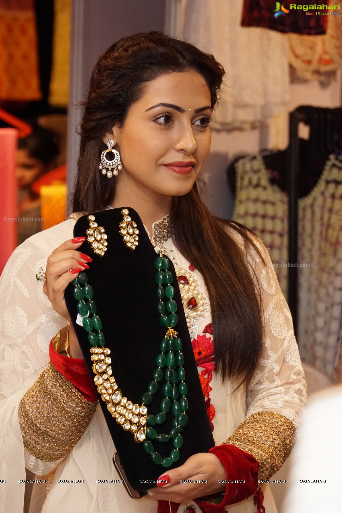 Nandini Rai inaugurates Akritti Elite Exhibition at Taj Krishna, Hyderabad (Aug. 2015)