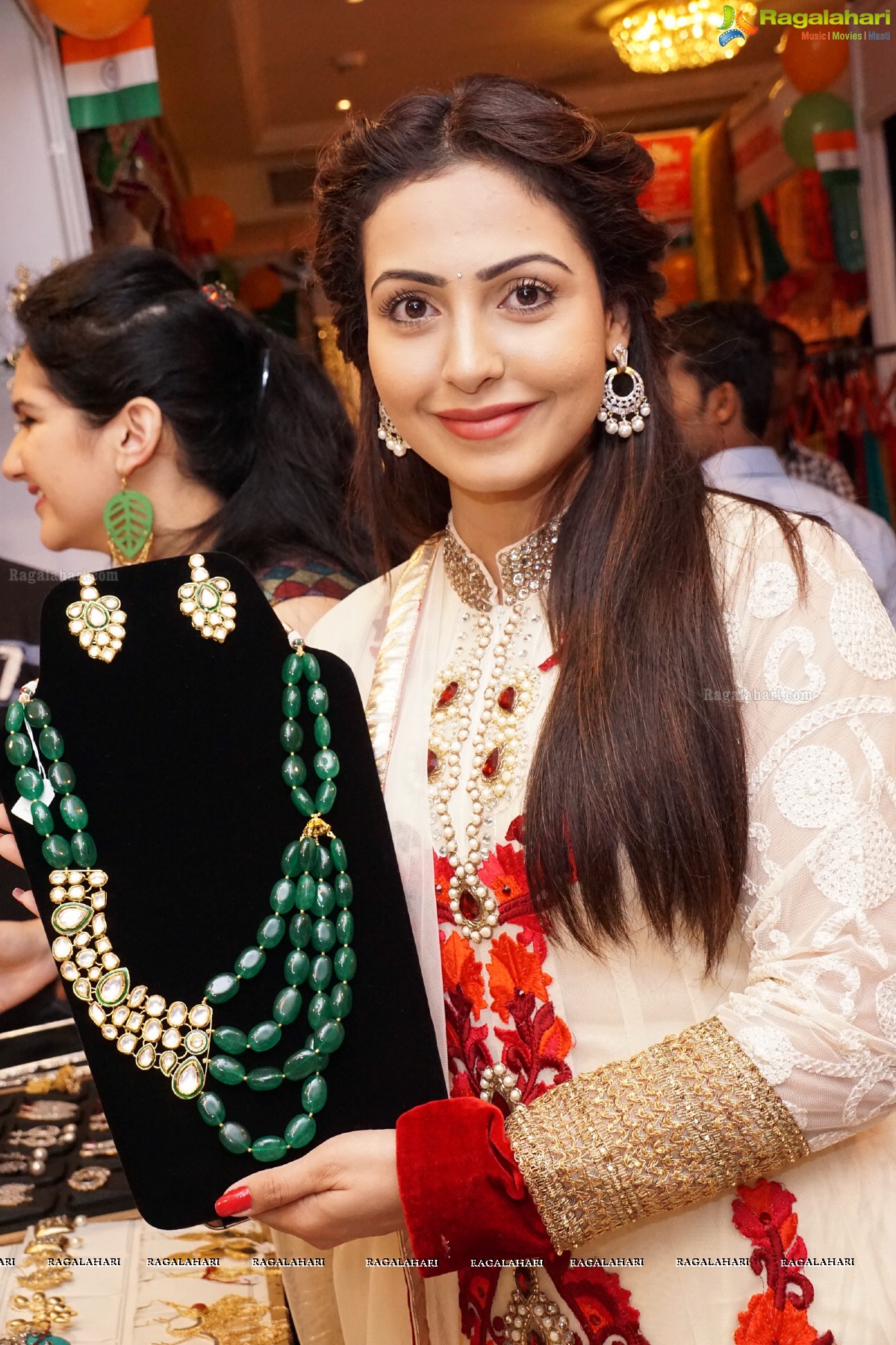 Nandini Rai inaugurates Akritti Elite Exhibition at Taj Krishna, Hyderabad (Aug. 2015)