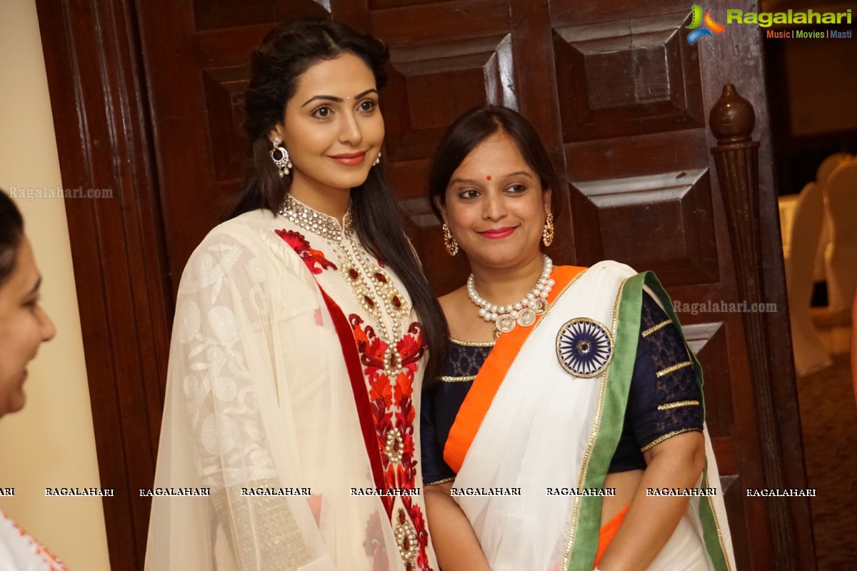 Nandini Rai inaugurates Akritti Elite Exhibition at Taj Krishna, Hyderabad (Aug. 2015)