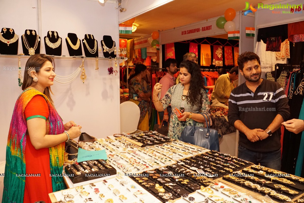 Nandini Rai inaugurates Akritti Elite Exhibition at Taj Krishna, Hyderabad (Aug. 2015)